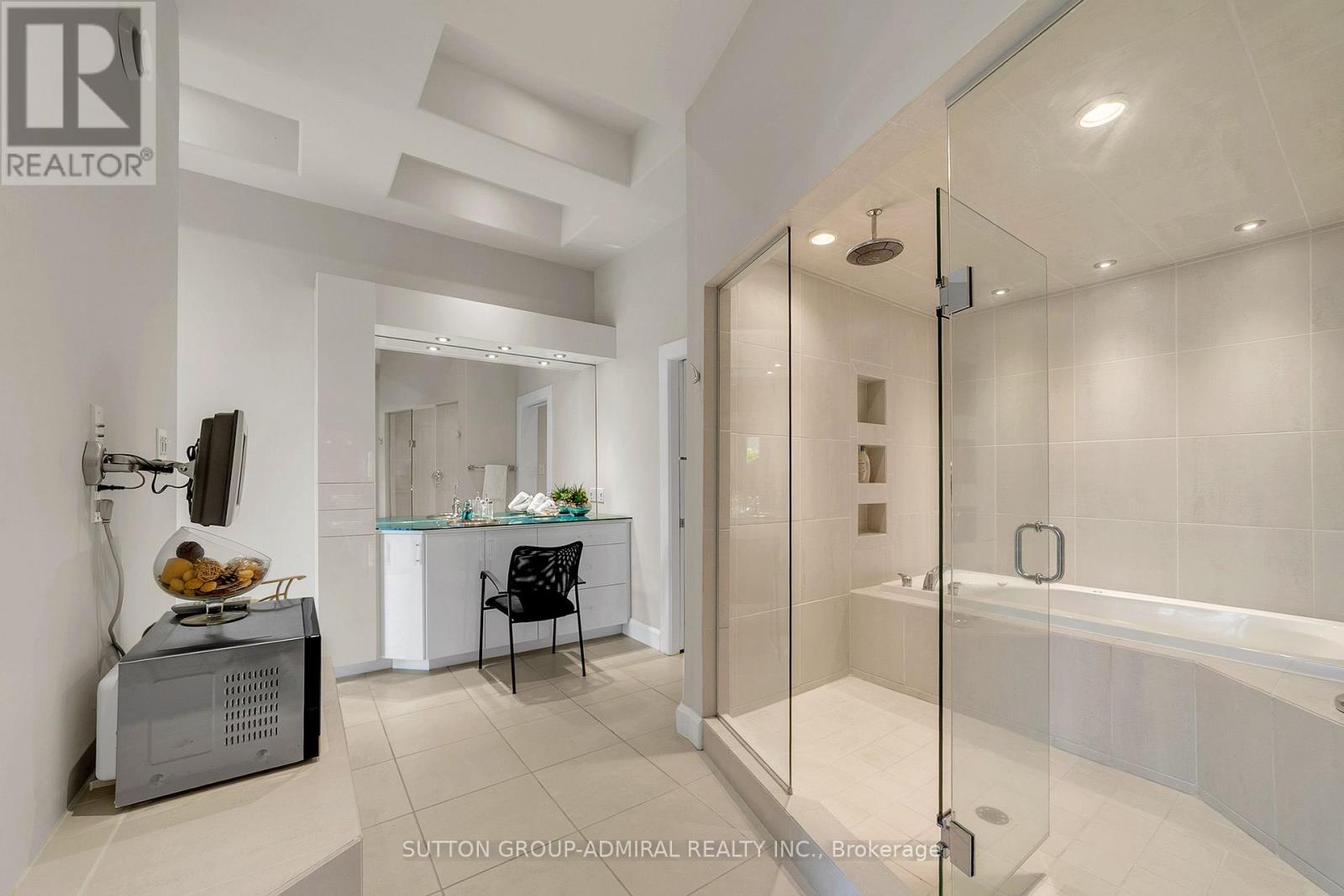 10 BECK BOULEVARD - Image 29