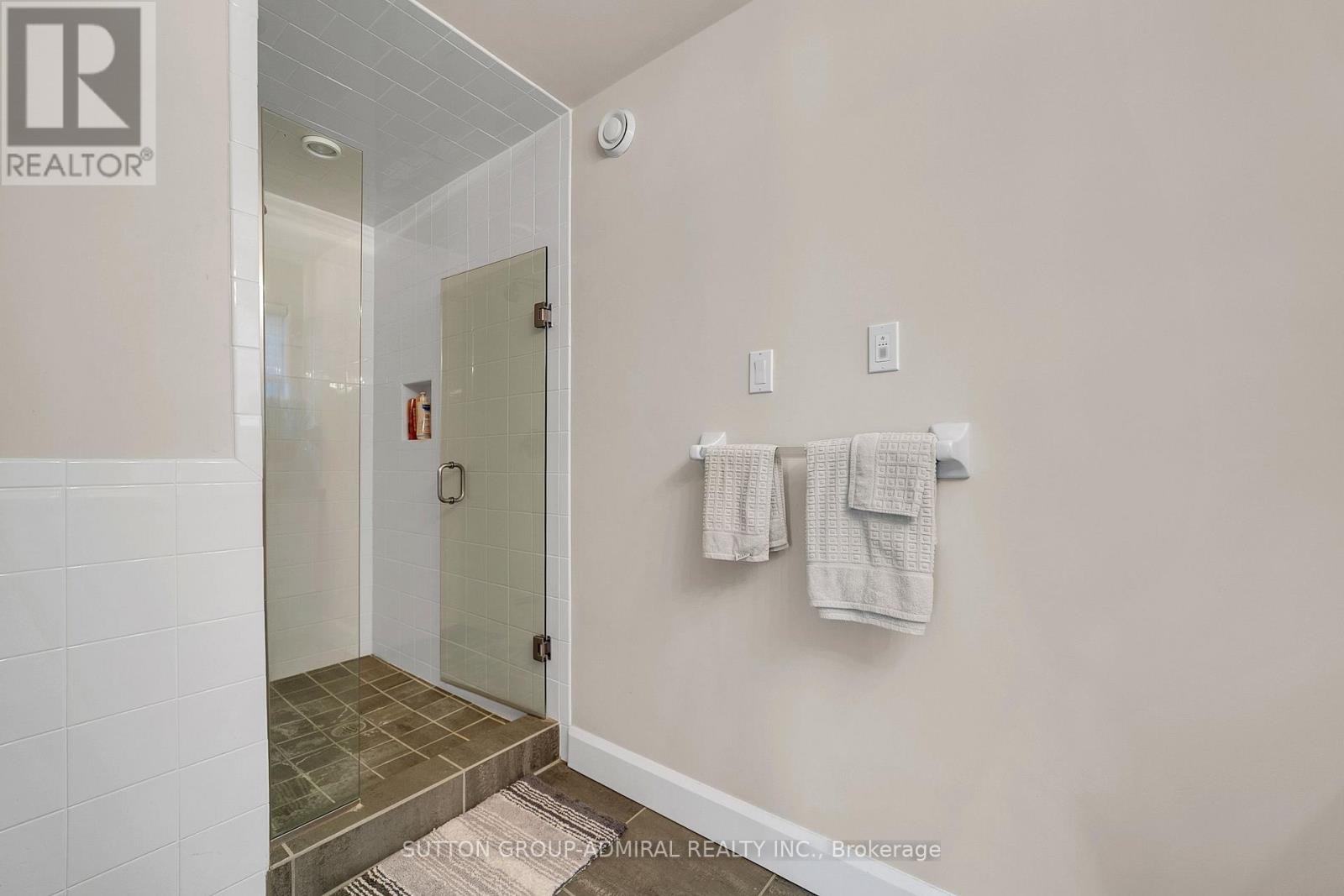 10 BECK BOULEVARD - Image 37