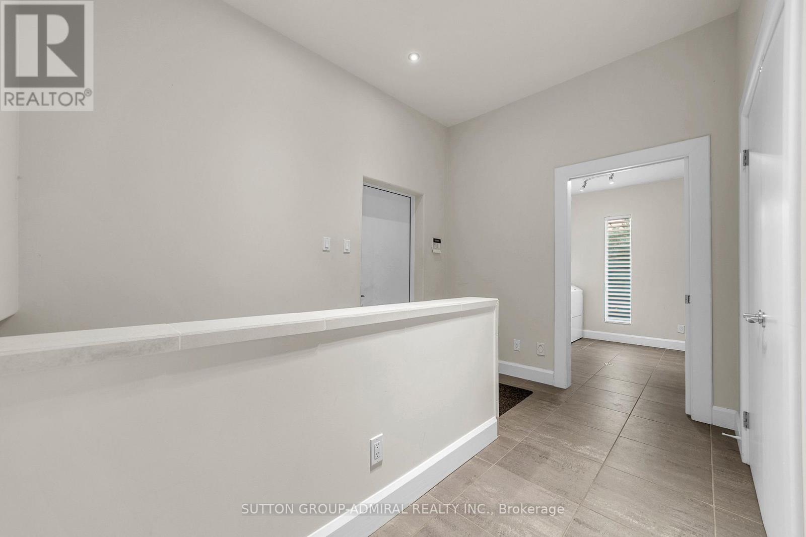 10 BECK BOULEVARD - Image 38