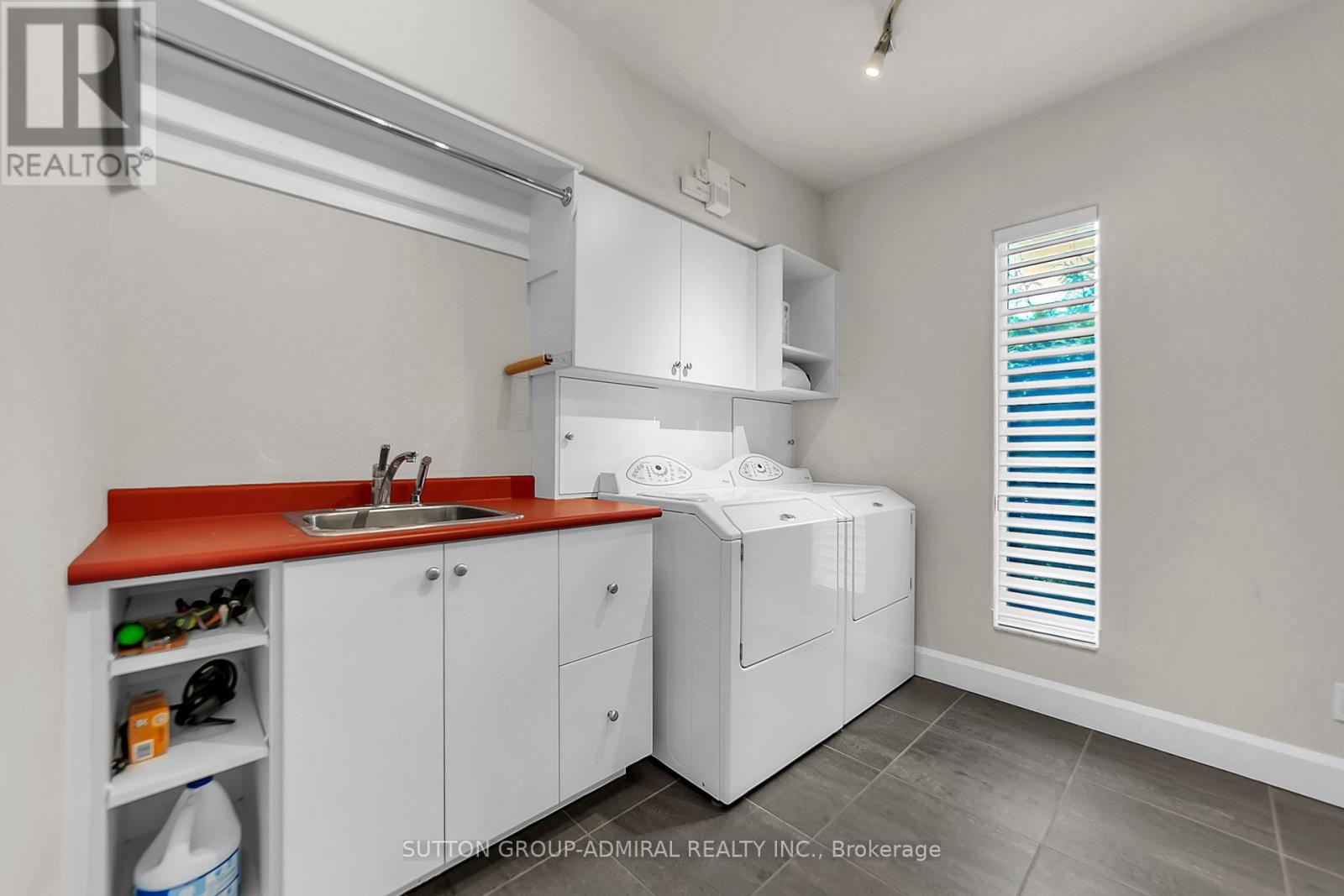 10 BECK BOULEVARD - Image 39