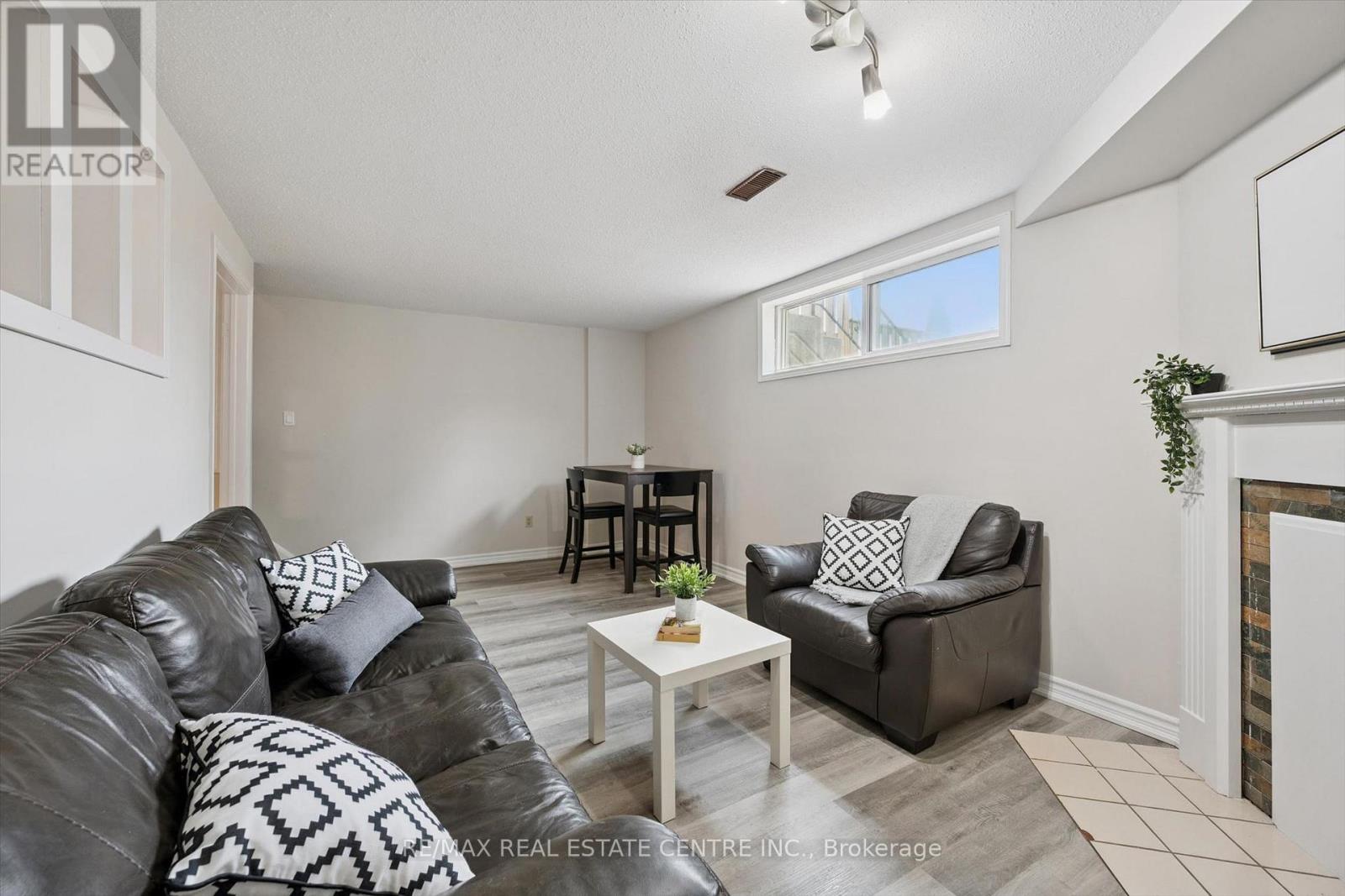 #15 265 WILLIAMSBURG ROAD - 25