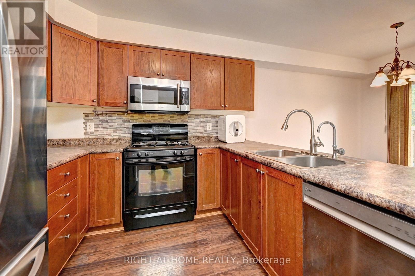 760 PARIS BOULEVARD - Image 16