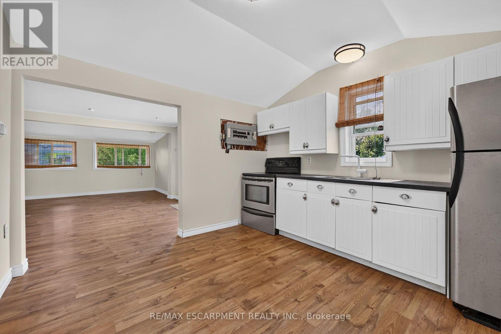 19 BARBARA DRIVE - 12