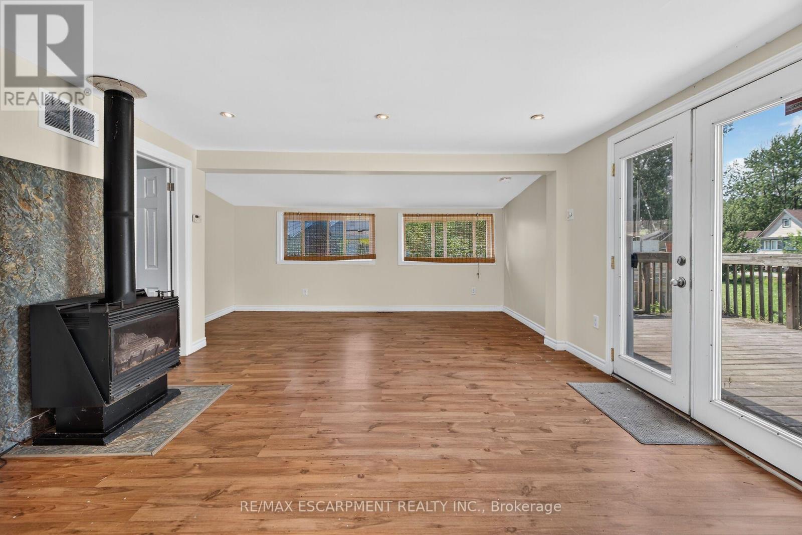 19 BARBARA DRIVE - 13