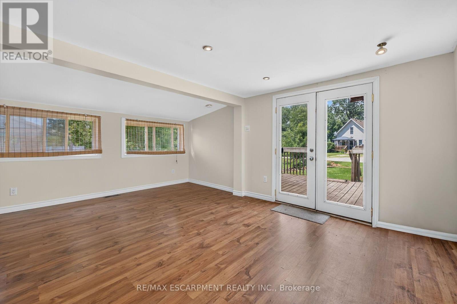 19 BARBARA DRIVE - 14