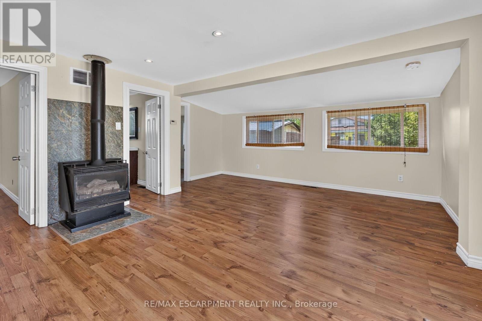 19 BARBARA DRIVE - 15