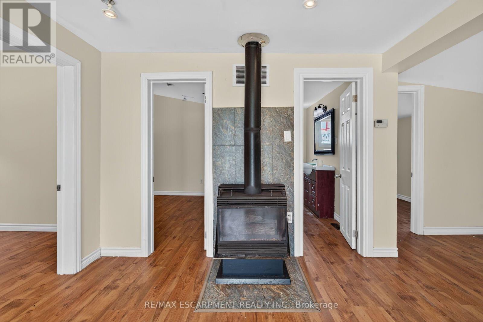 19 BARBARA DRIVE - 16