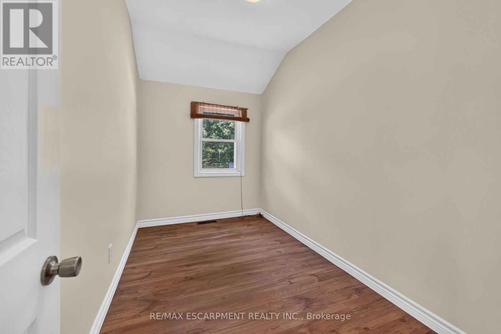 19 BARBARA DRIVE - 25