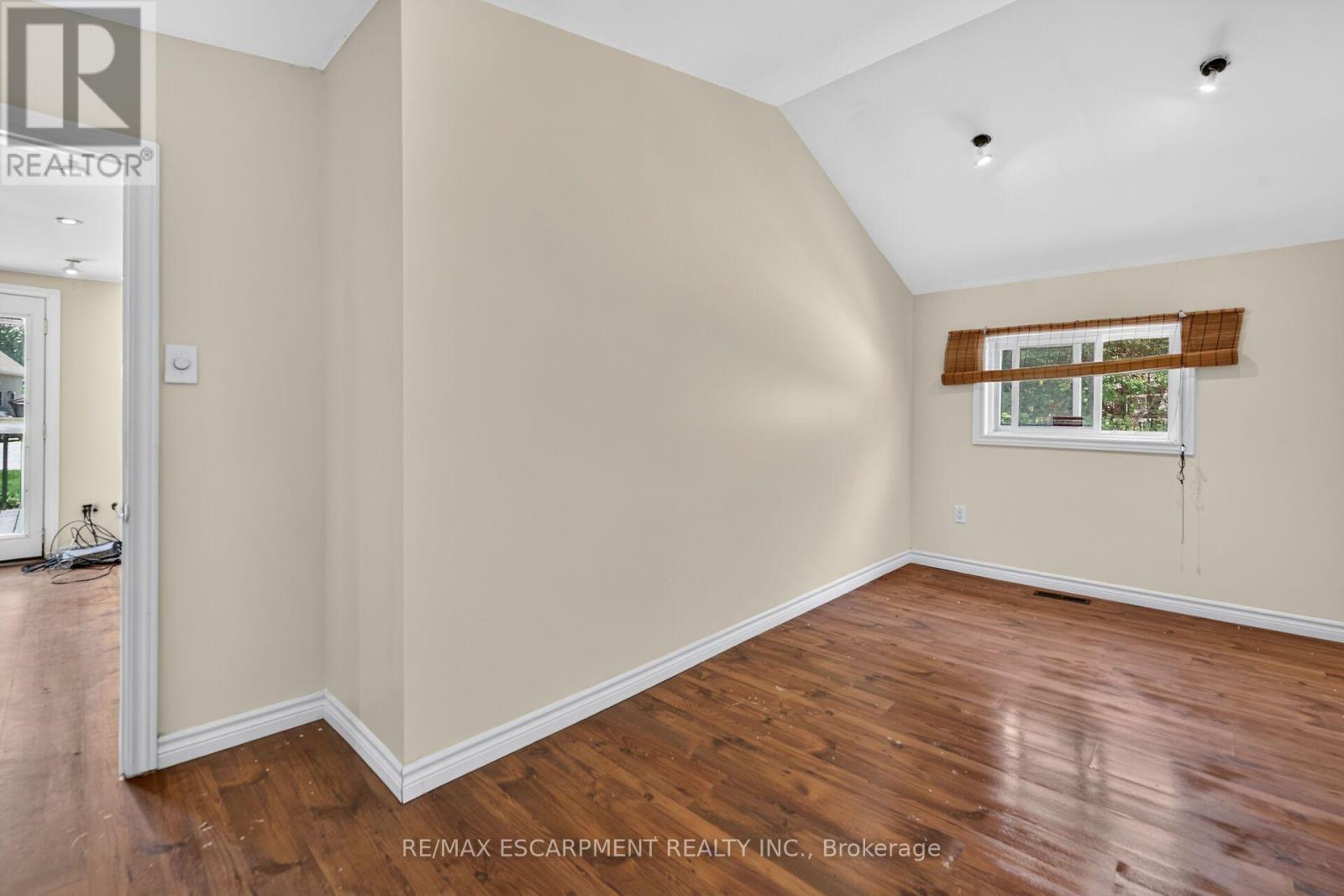 19 BARBARA DRIVE - 27