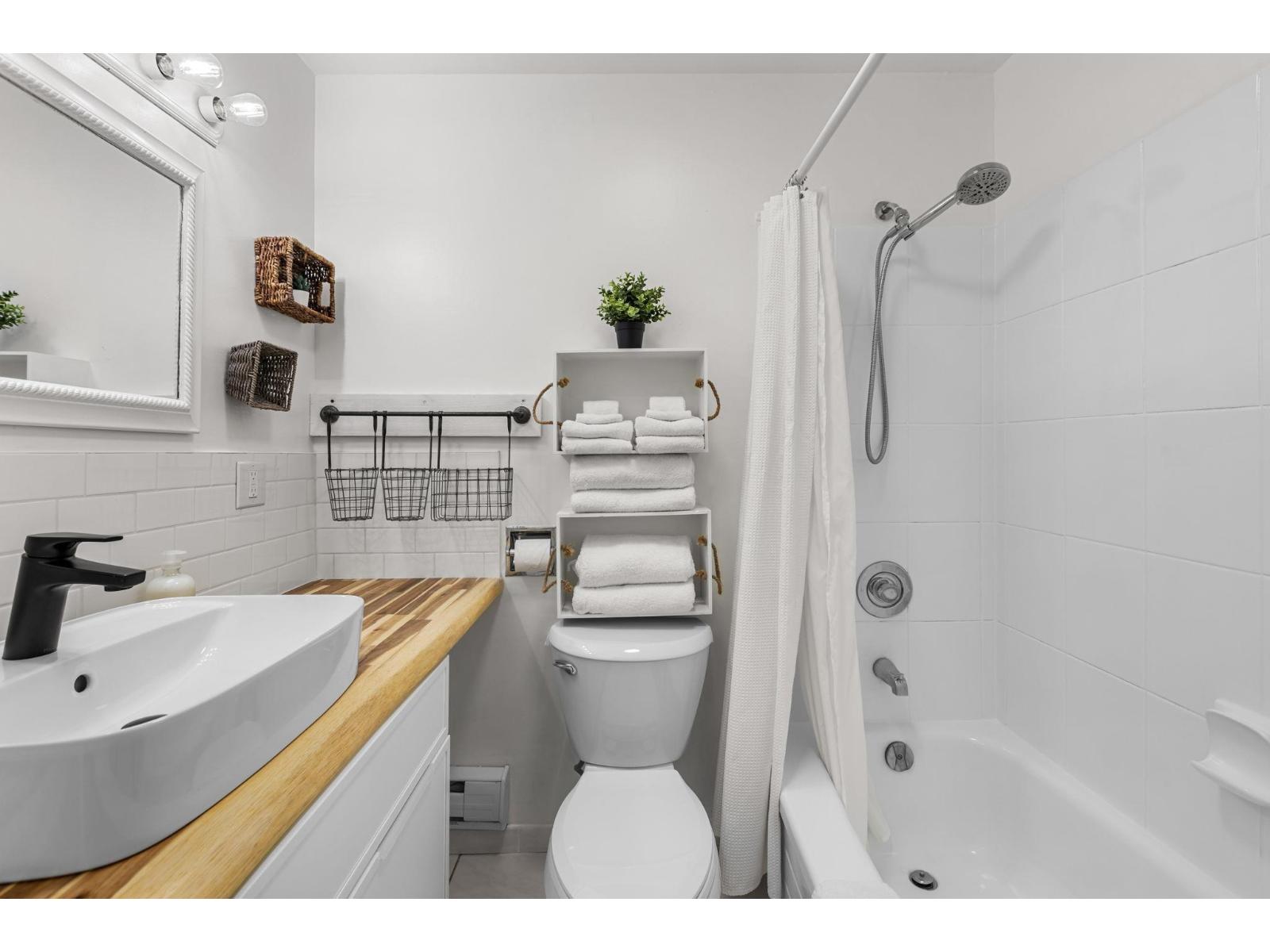 13 450 ESPLANADE AVENUE, Harrison Hot Springs, Harrison Hot Springs