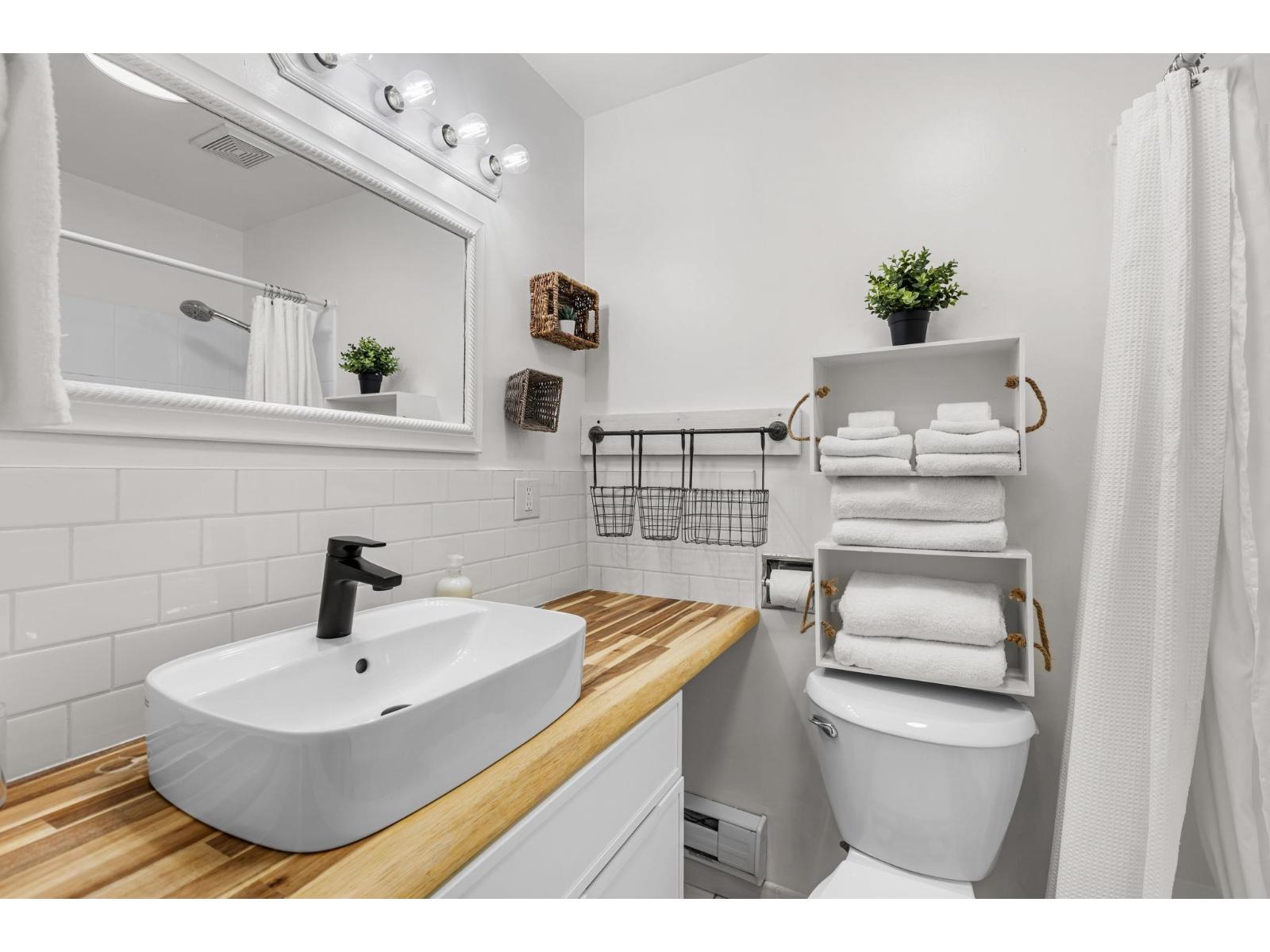 13 450 ESPLANADE AVENUE, Harrison Hot Springs, Harrison Hot Springs