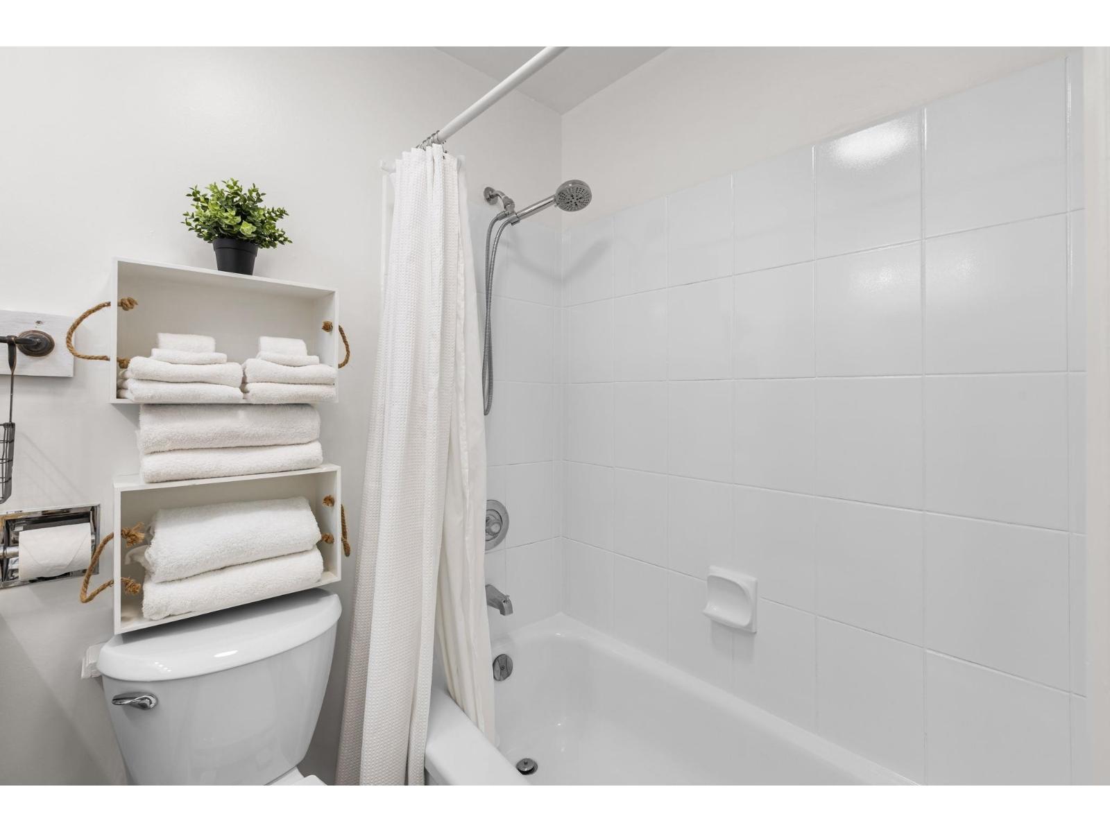13 450 ESPLANADE AVENUE, Harrison Hot Springs, Harrison Hot Springs