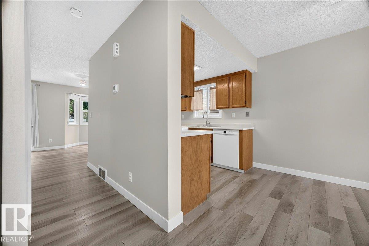 #23 10453 20 AV NW - 11