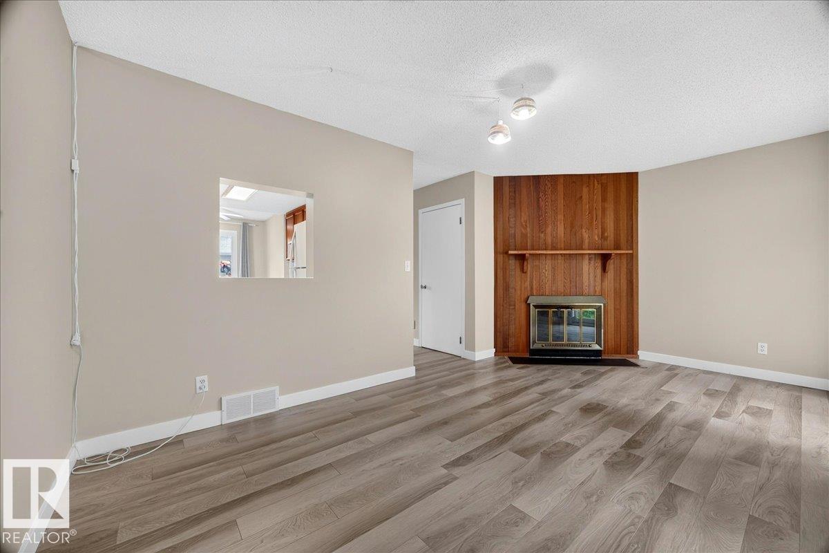 #23 10453 20 AV NW - 24
