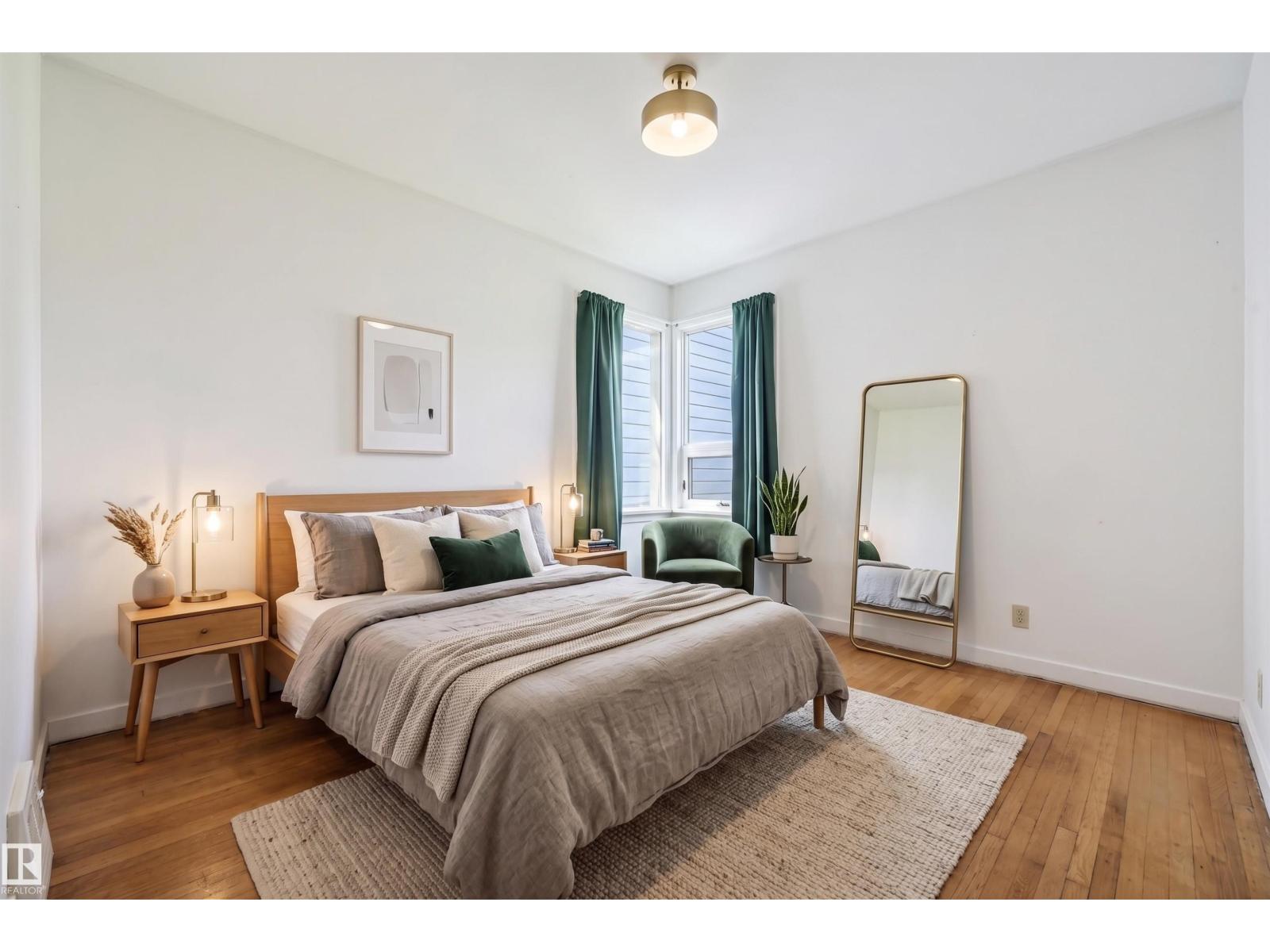 9728 89 AV NW - 21