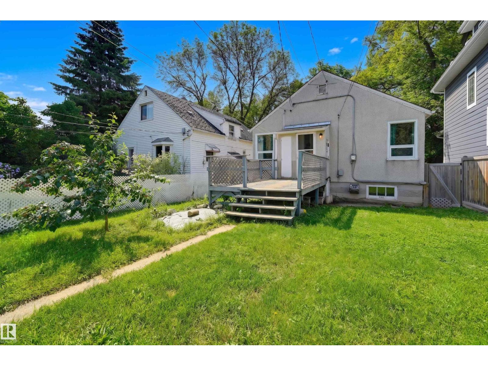 9728 89 AV NW - 25