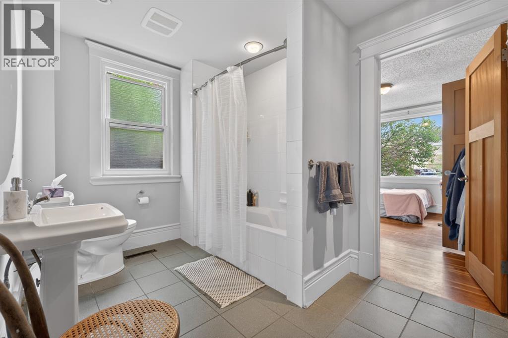 625 29 Avenue SW - 15