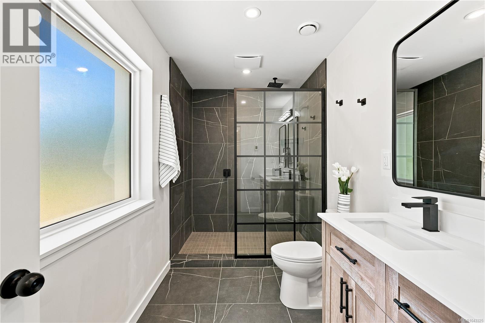 5905 Menzies Rd - 17