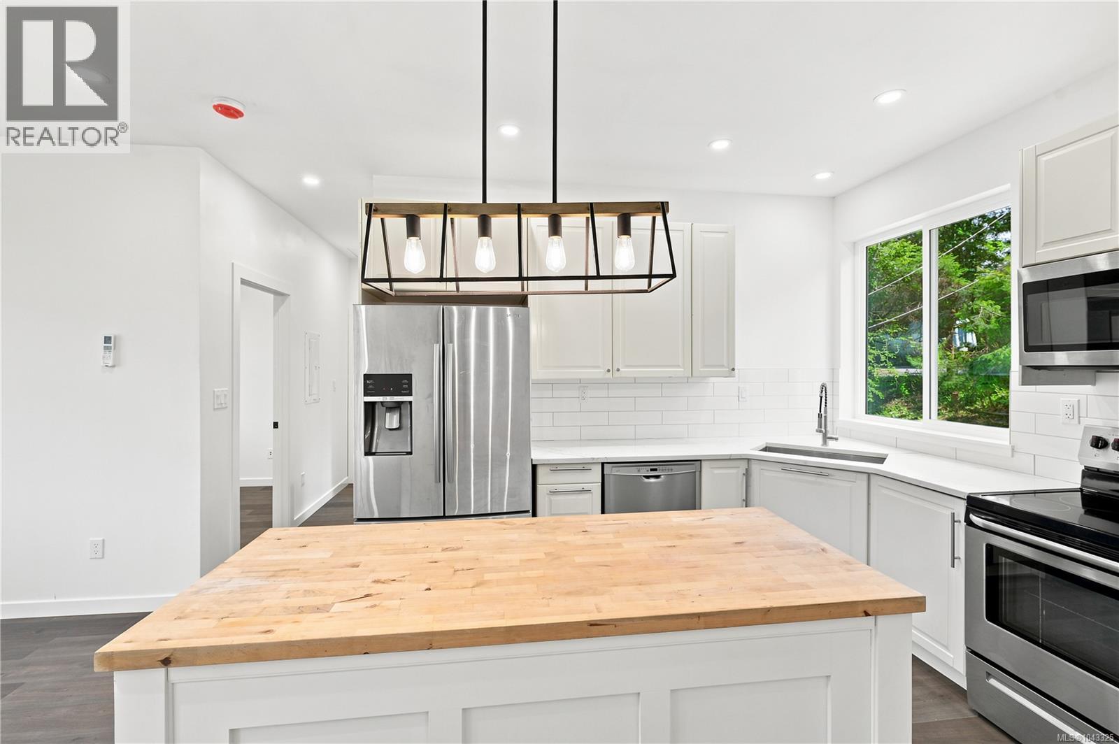 5905 Menzies Rd - 38