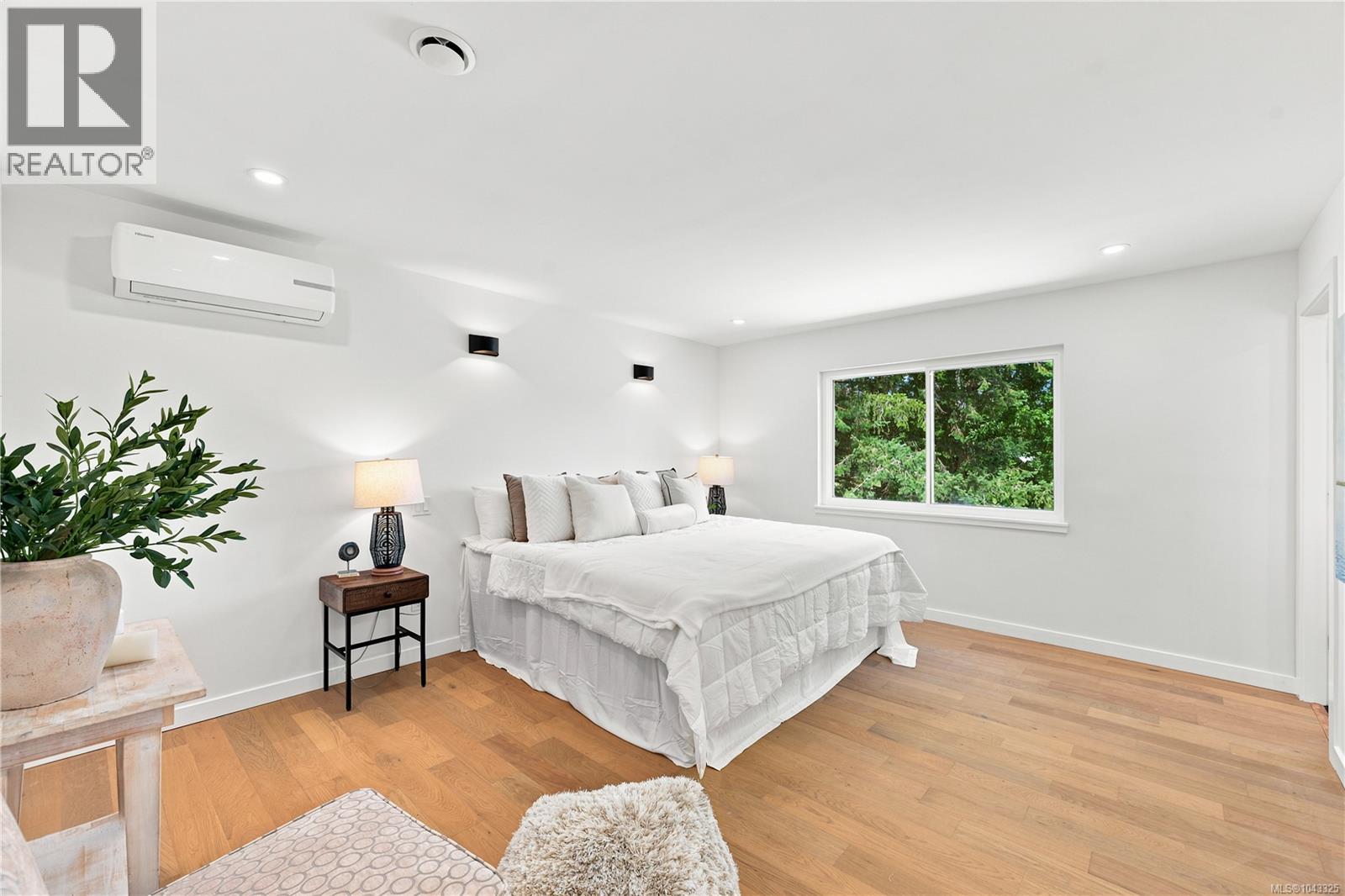5905 Menzies Rd - 14