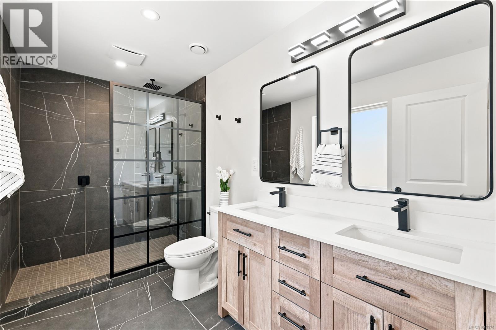 5905 Menzies Rd - 16