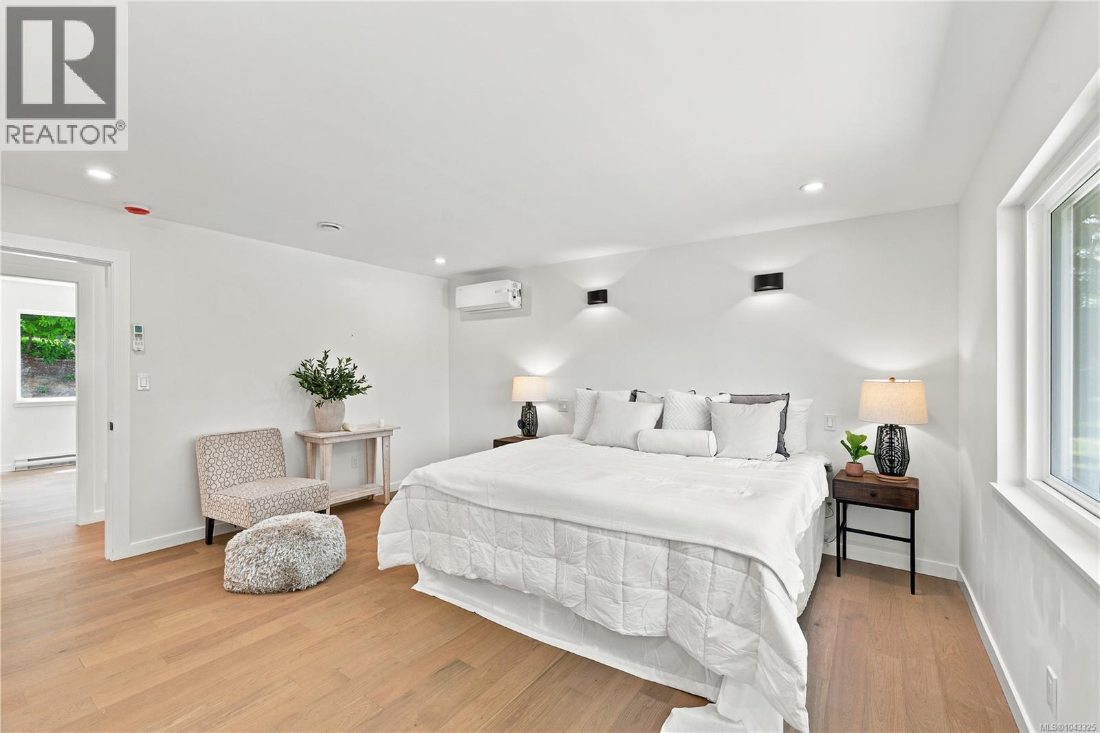 5905 Menzies Rd - 13