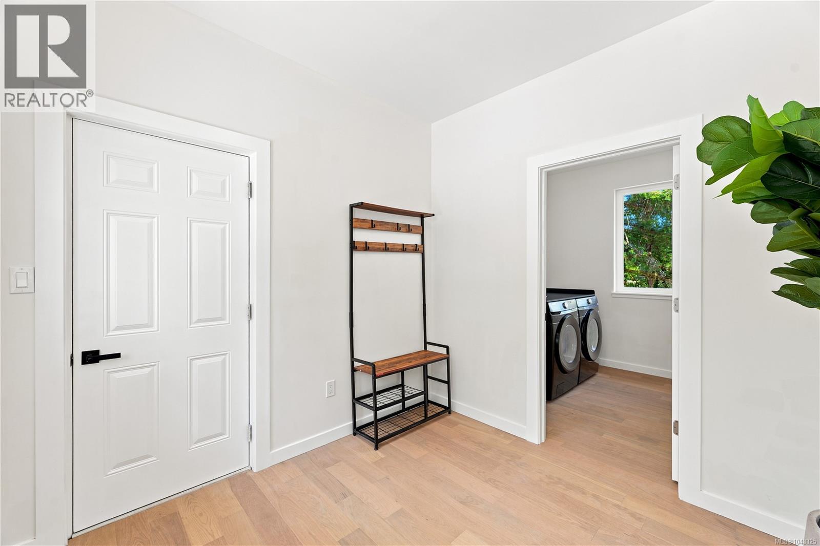 5905 Menzies Rd - 21