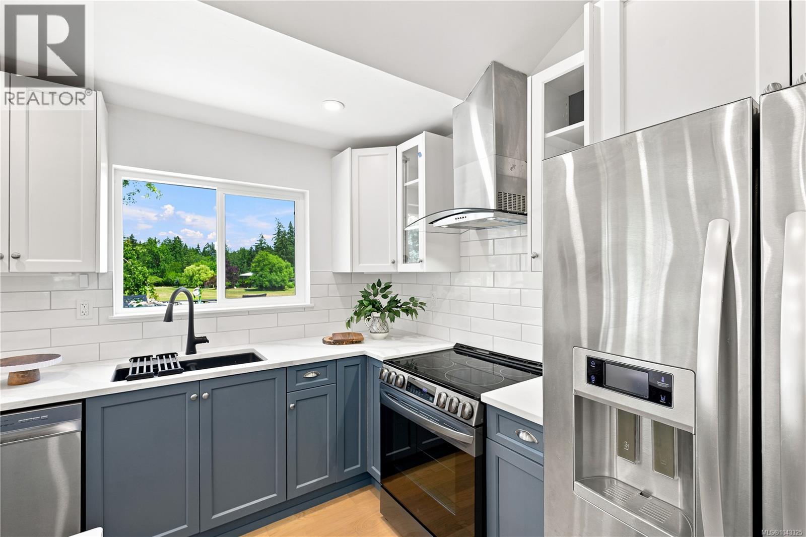 5905 Menzies Rd - 5
