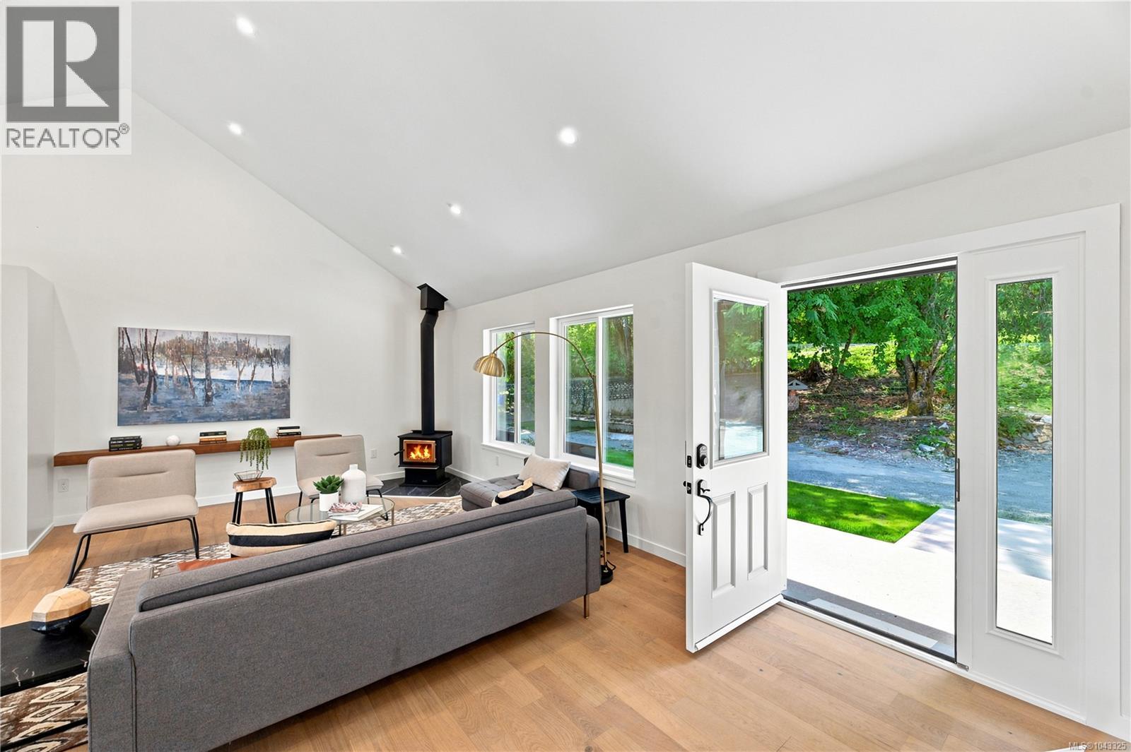 5905 Menzies Rd - 3