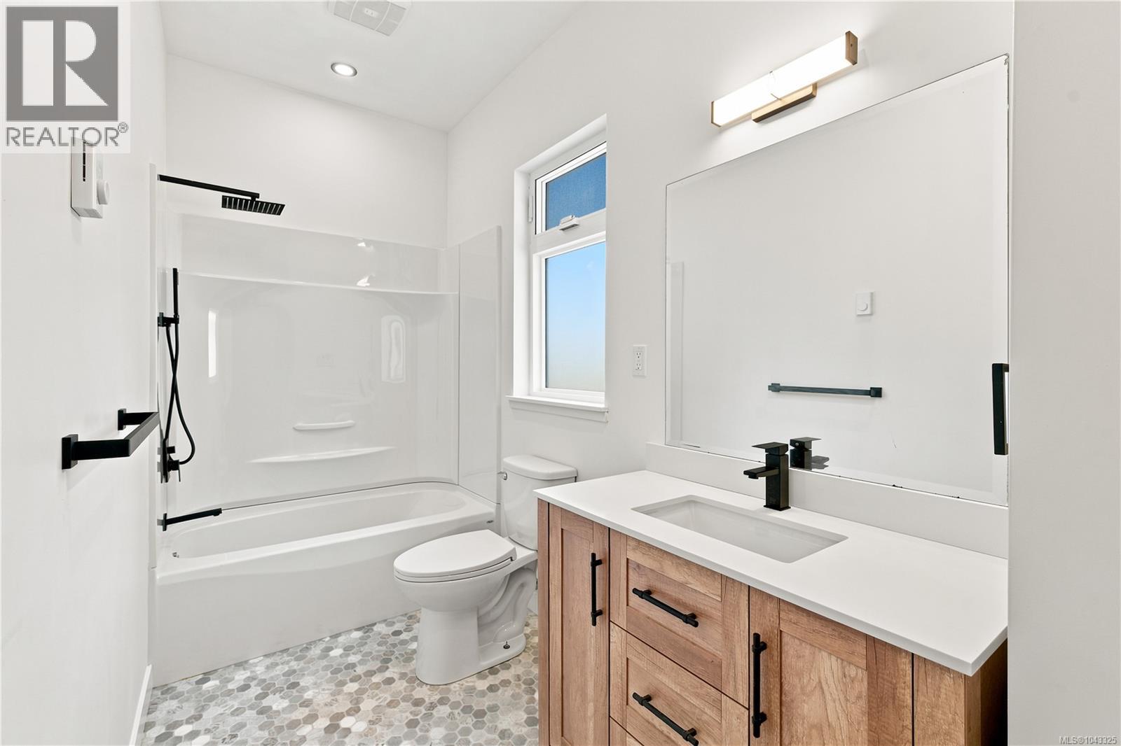 5905 Menzies Rd - 44