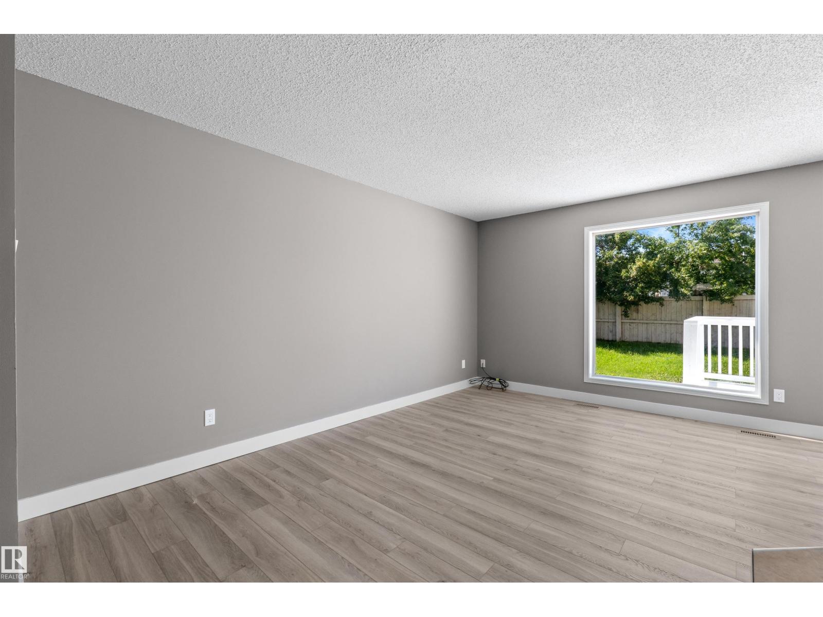 6837 159A AV NW - 28