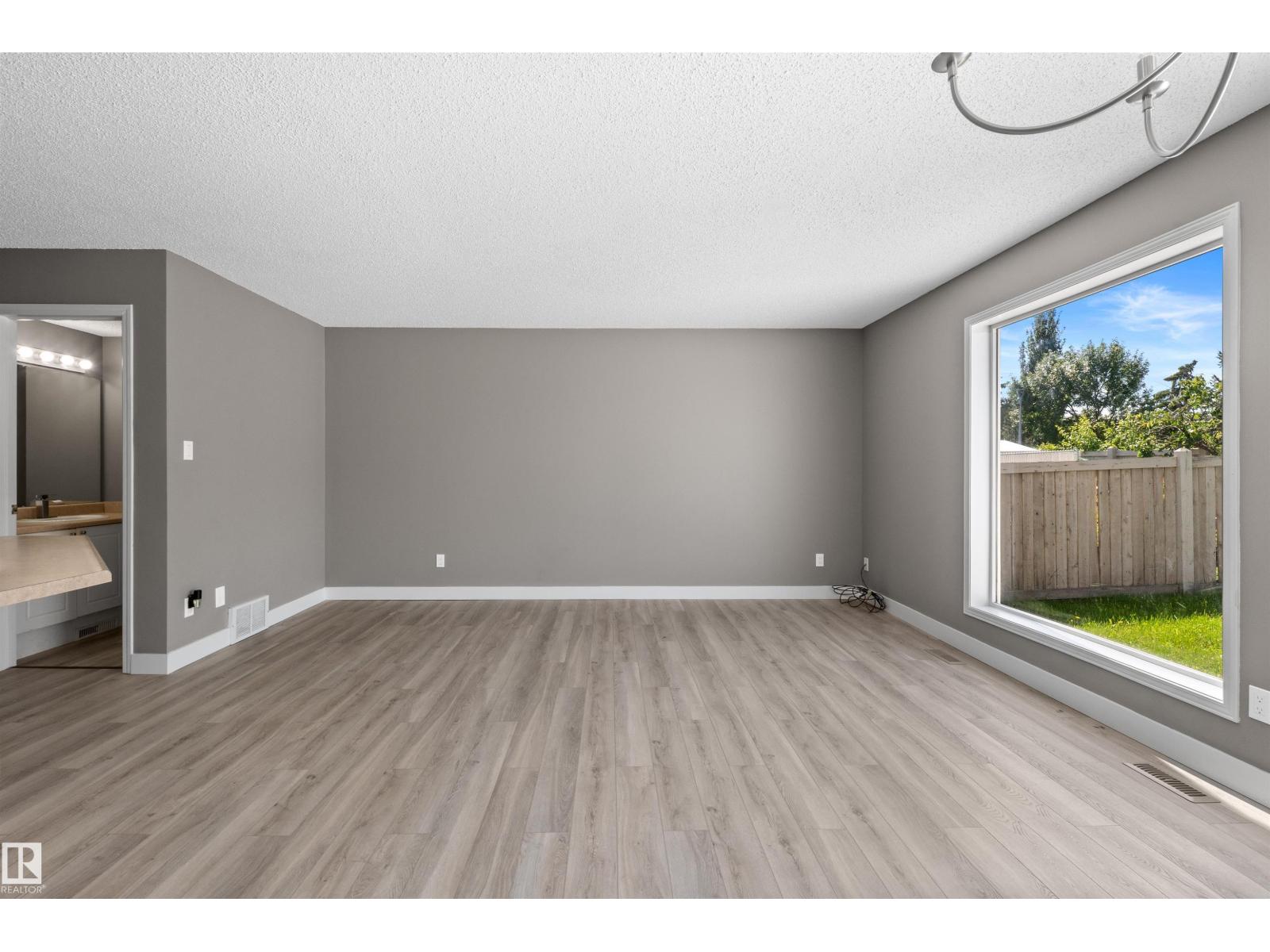 6837 159A AV NW - 26