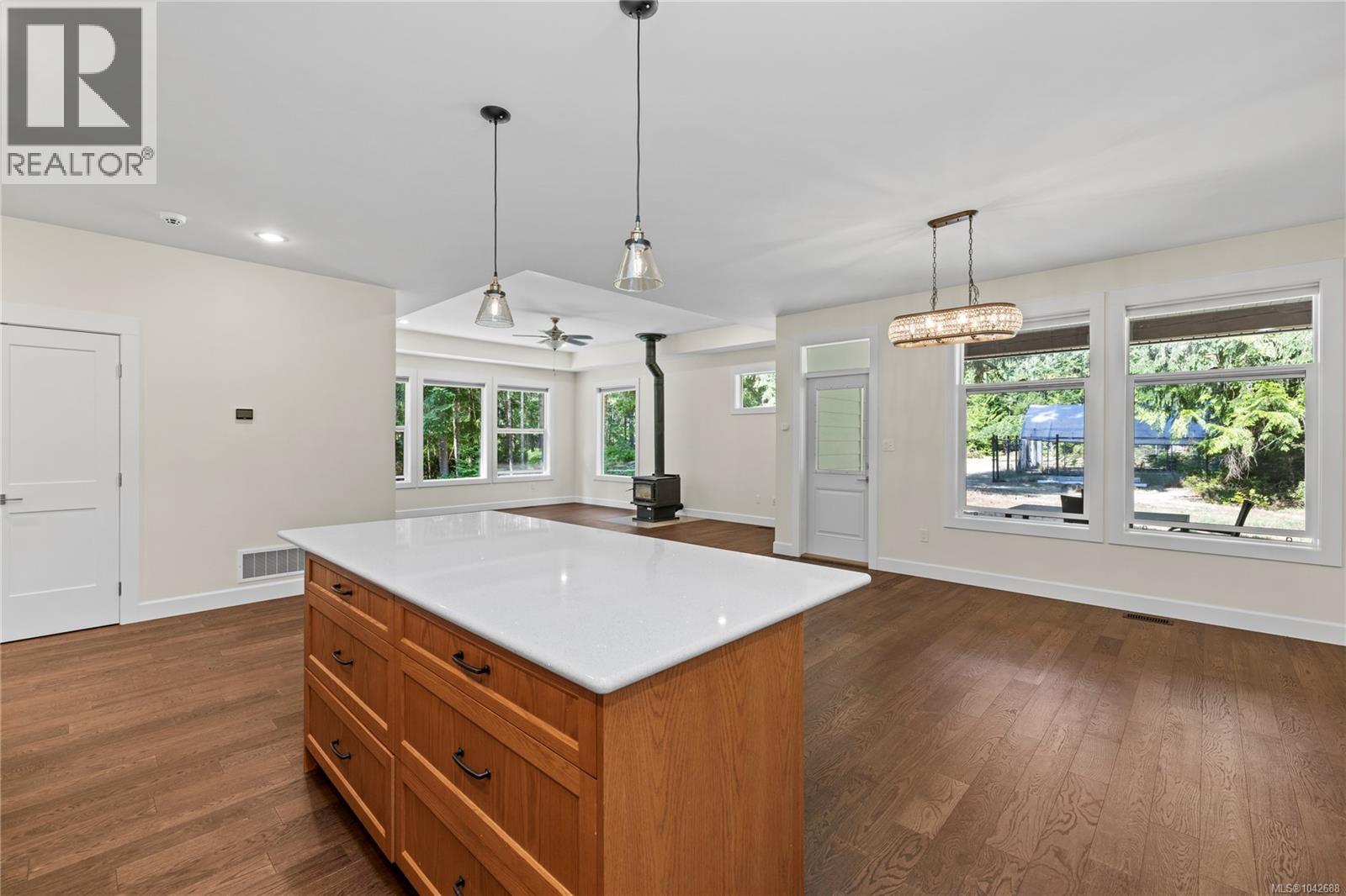 480 Oakdowne Rd, Qualicum Beach