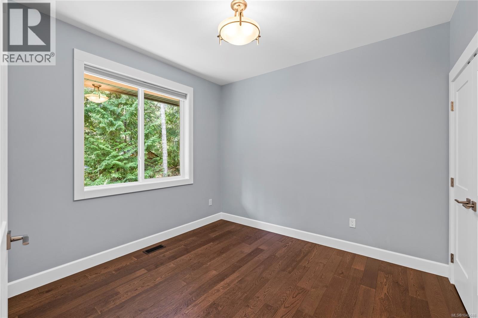 480 Oakdowne Rd, Qualicum Beach