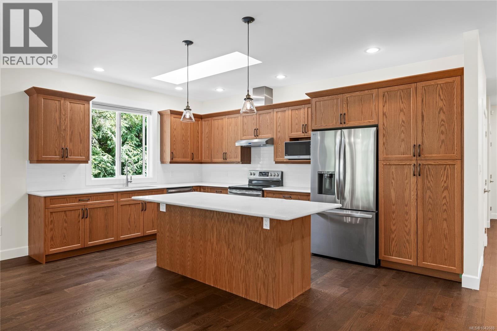 480 Oakdowne Rd, Qualicum Beach