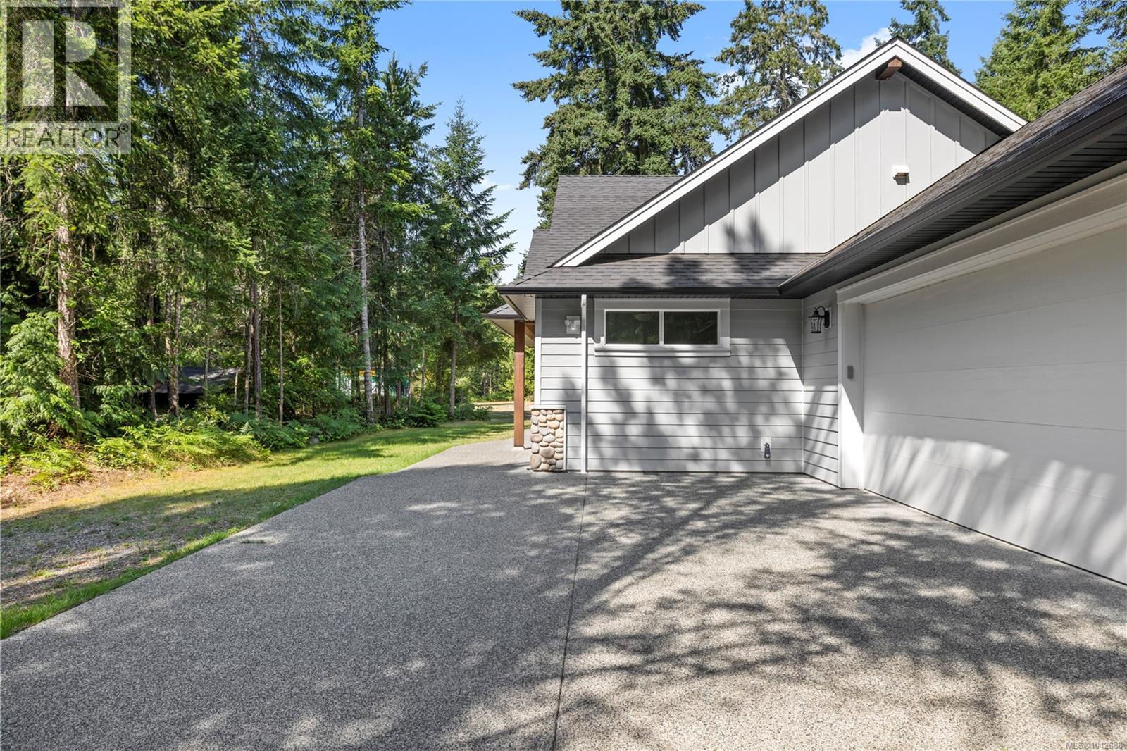480 Oakdowne Rd, Qualicum Beach