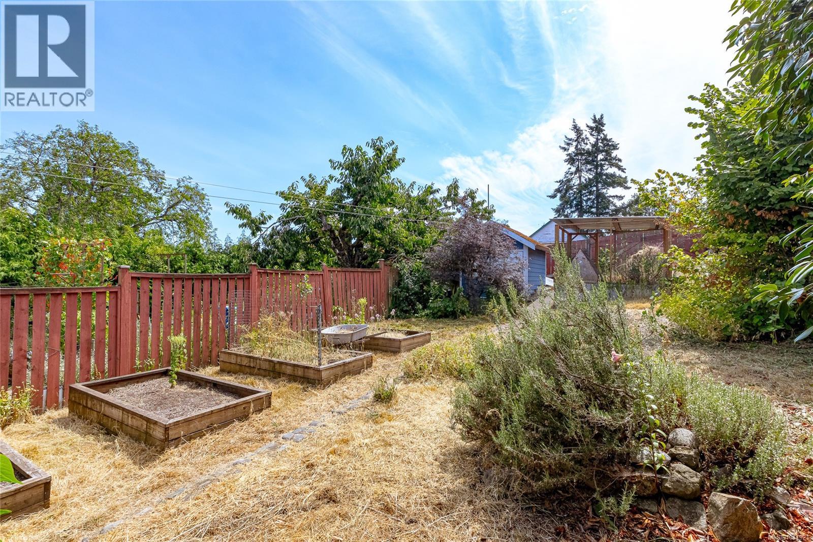 627 Kennedy St - 23