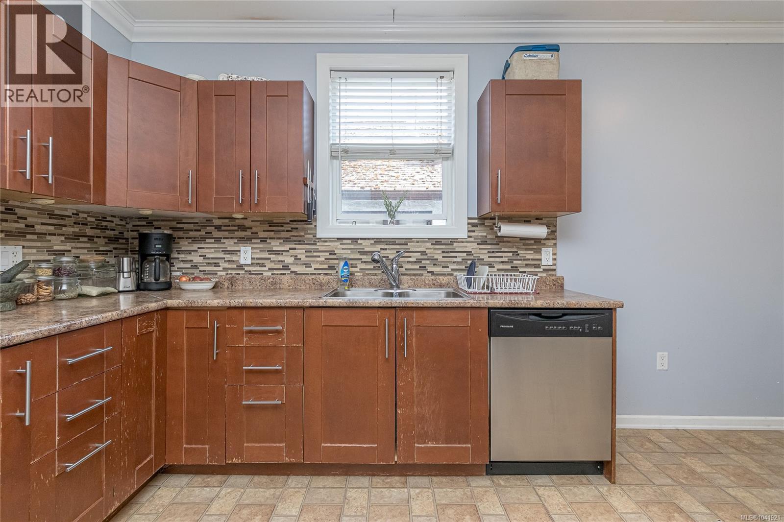 627 Kennedy St - 9