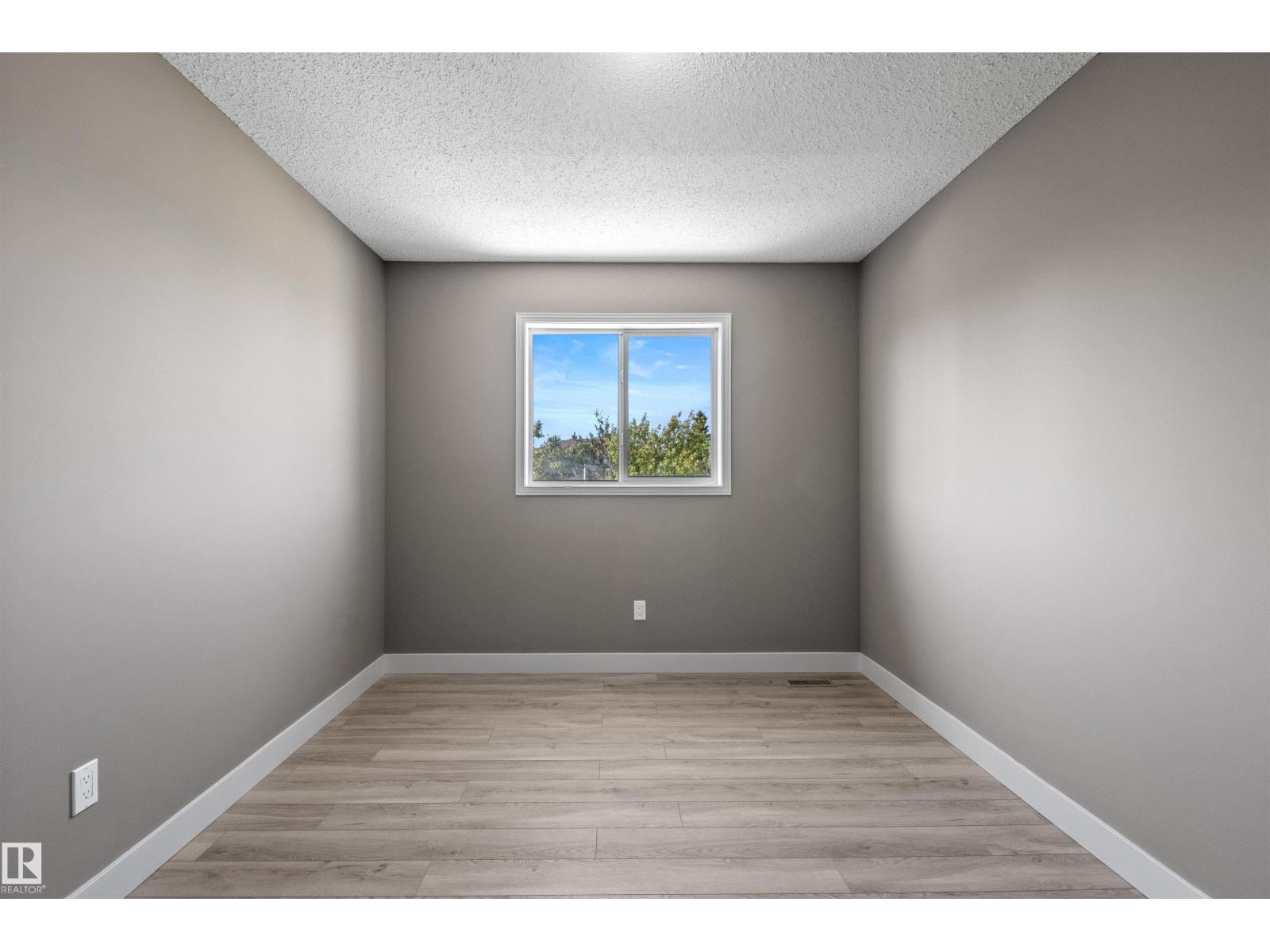 6837 159A AV NW - 52