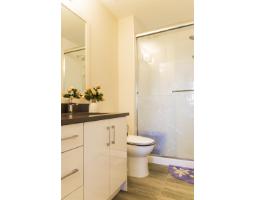 415 15351 101 Avenue, Surrey, BC V3R0G2 Photo 11