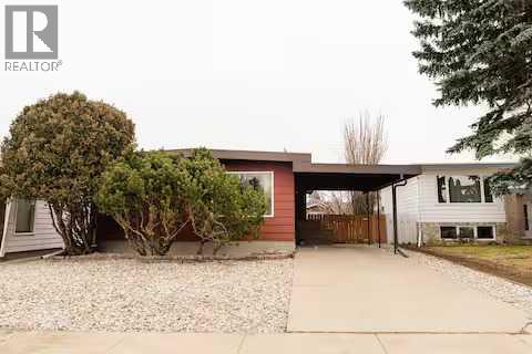 1033 Elliot Road S, Lethbridge — photo 2