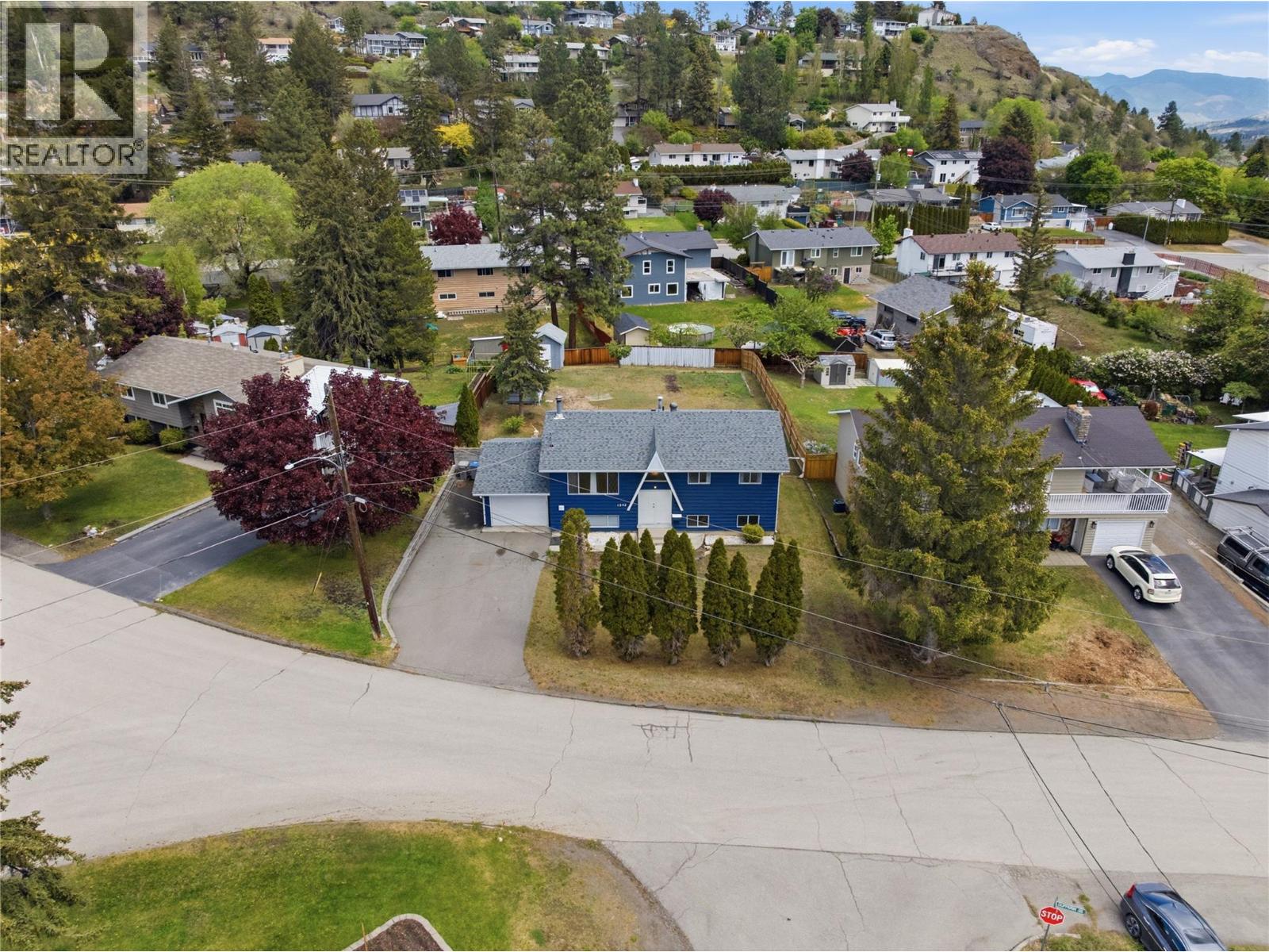 1542 Mt Dufferin Crescent - 1