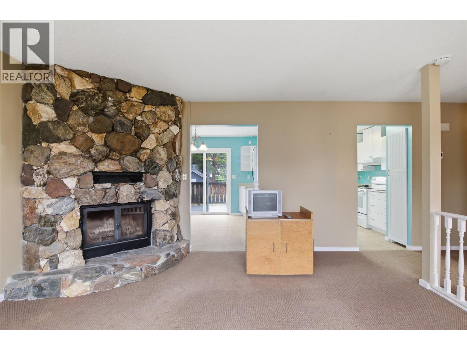 1542 Mt Dufferin Crescent - 11