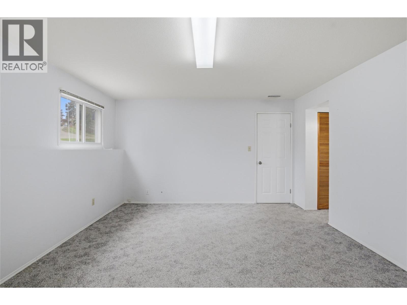 1542 Mt Dufferin Crescent - 13