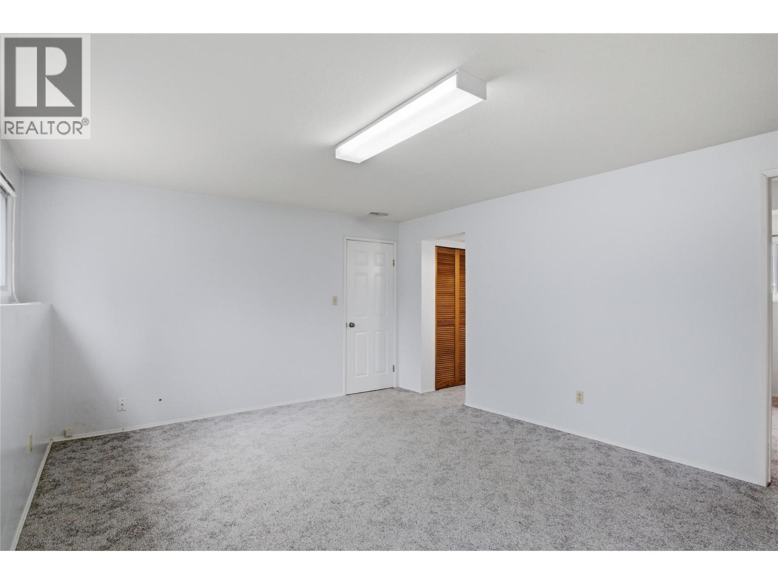 1542 Mt Dufferin Crescent - 14