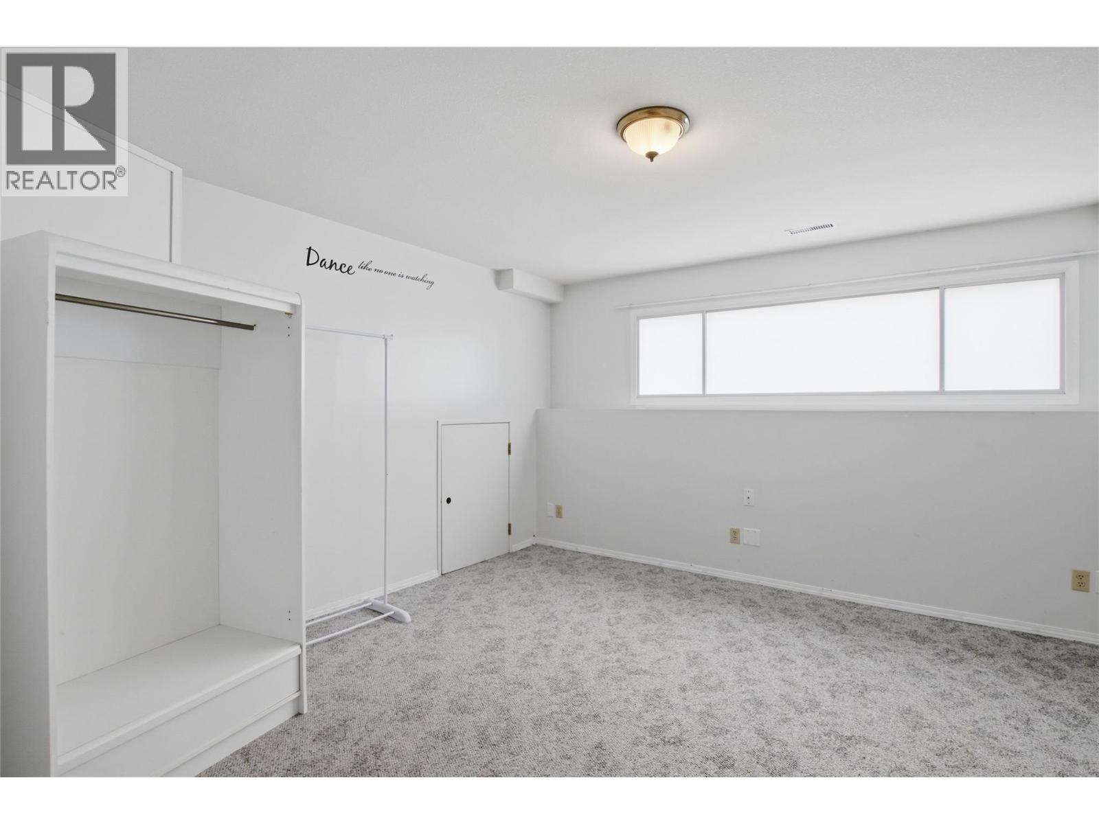 1542 Mt Dufferin Crescent - 17