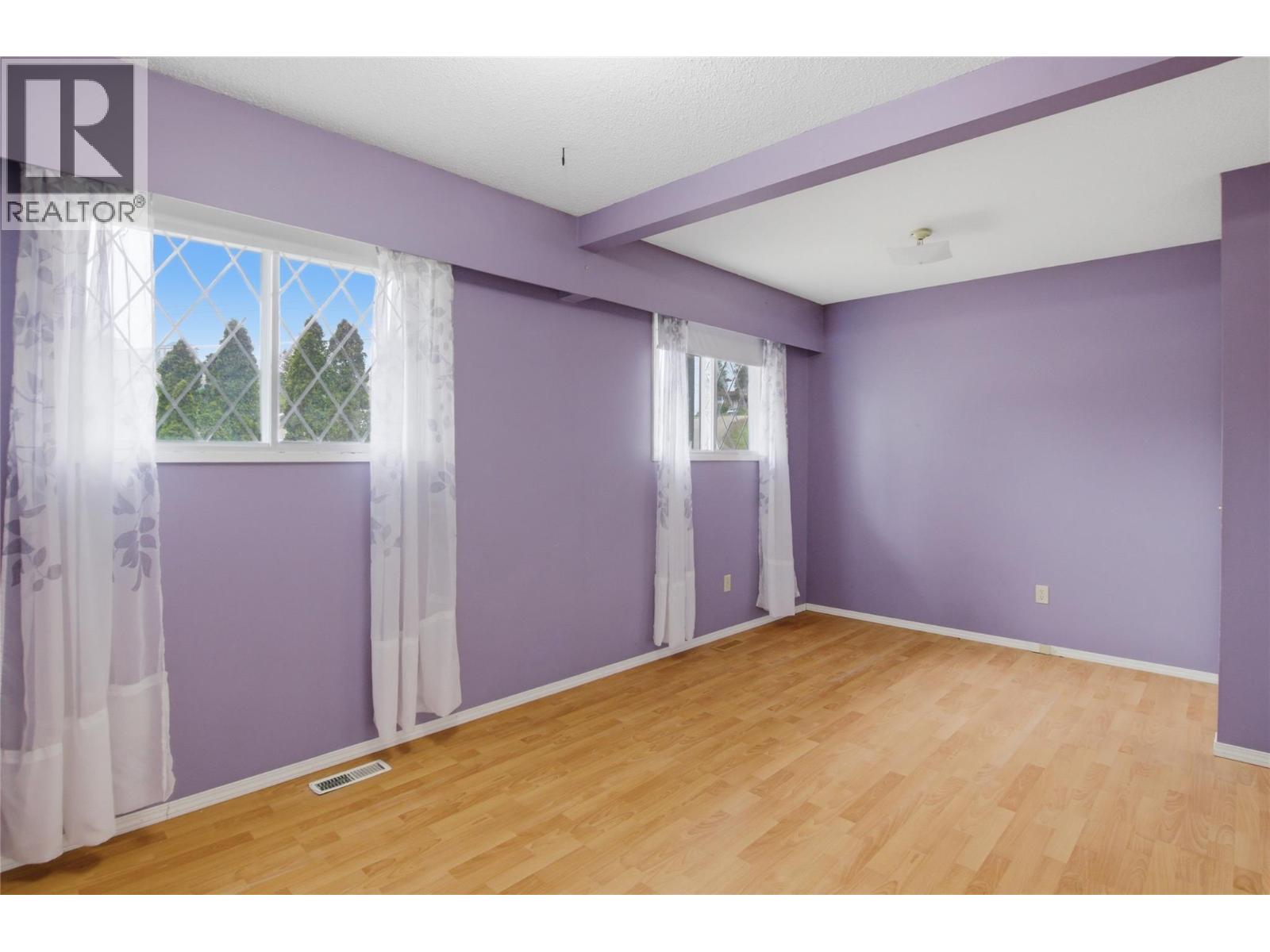 1542 Mt Dufferin Crescent - 21
