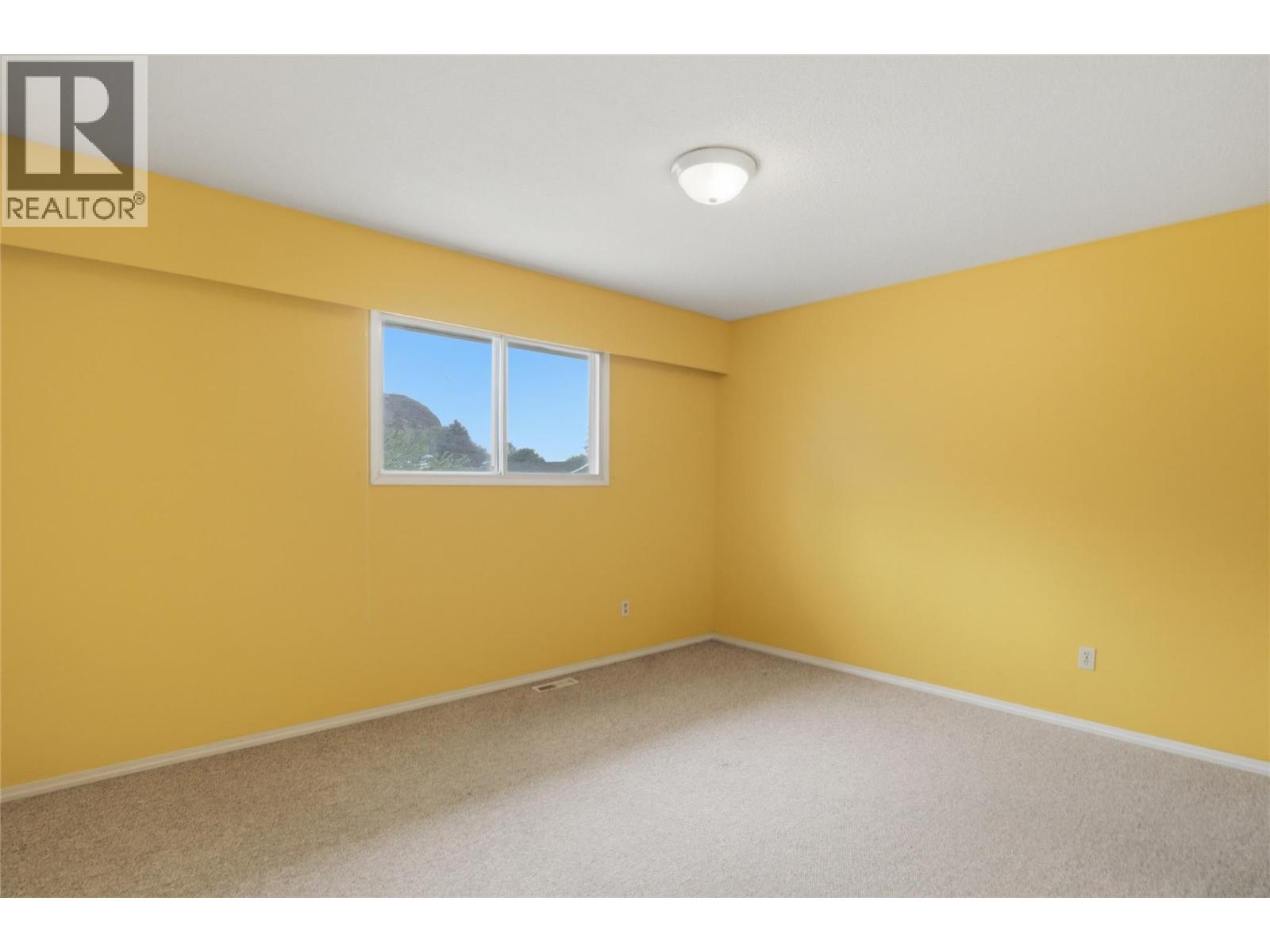 1542 Mt Dufferin Crescent - 23