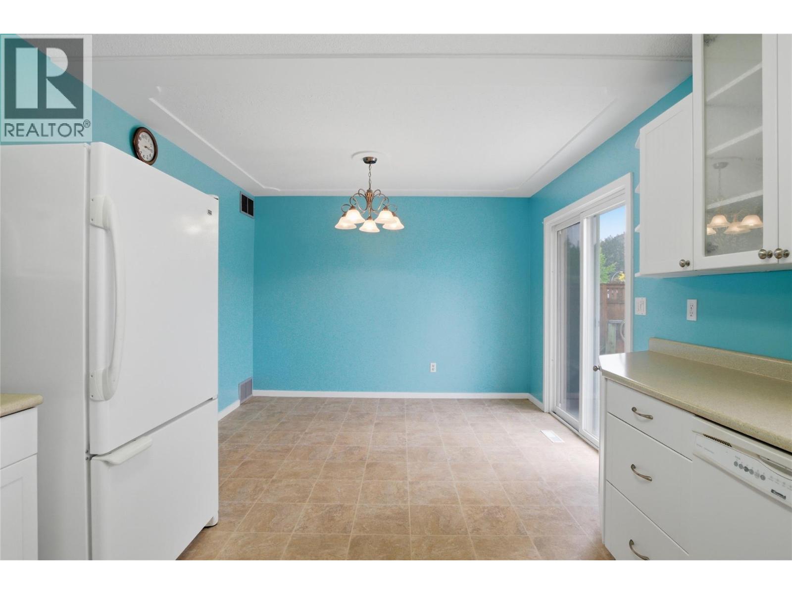 1542 Mt Dufferin Crescent - 8