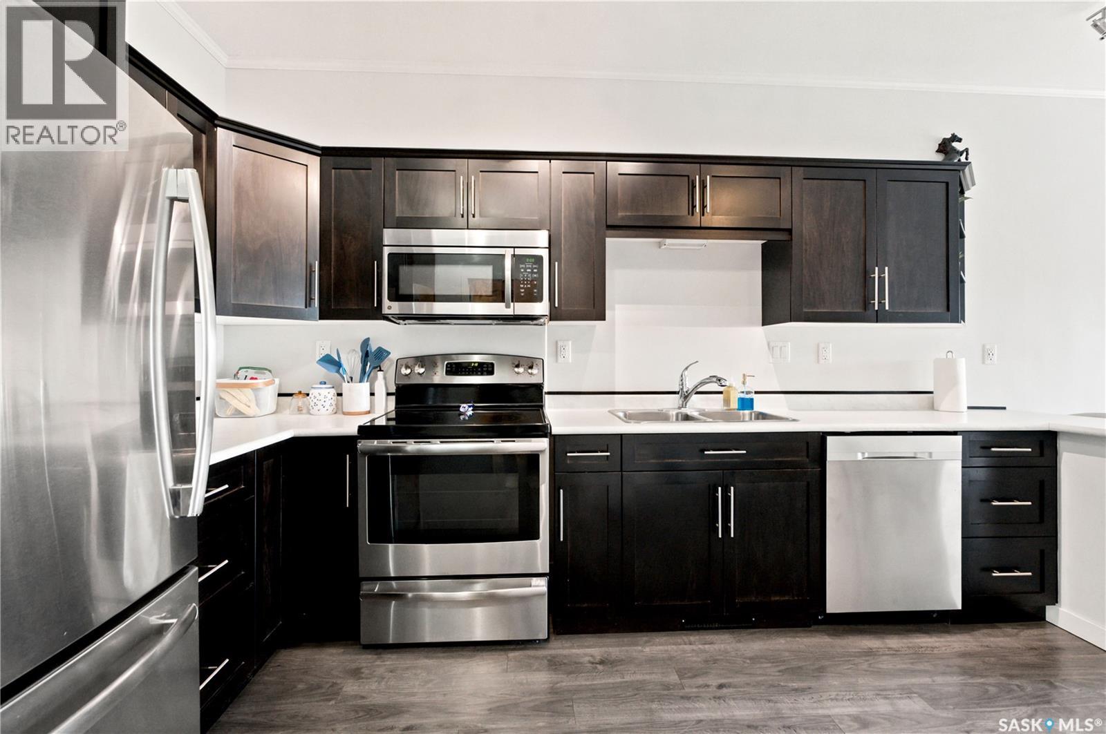 #214 545 Hassard CLOSE - 10